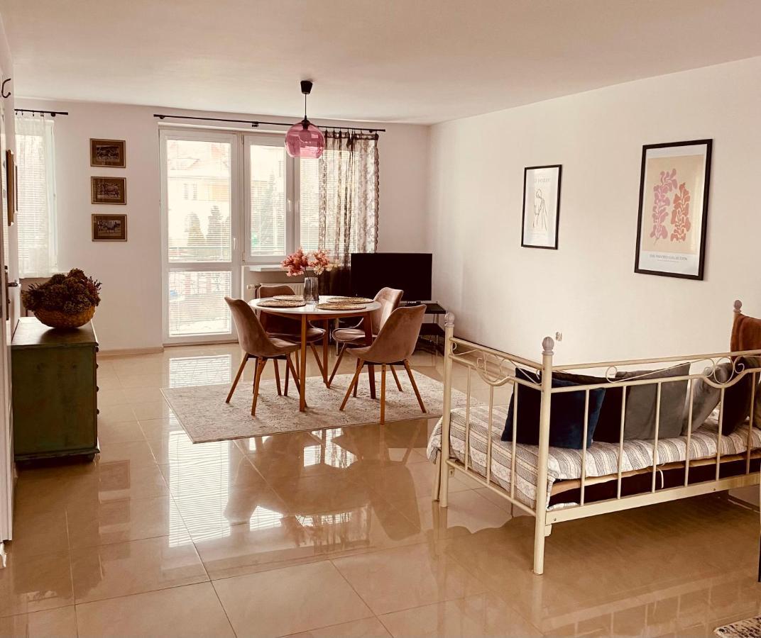Apartamenty Cud Miod Кросно Экстерьер фото